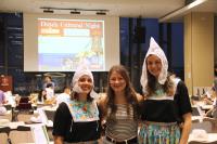 Three College exchange students from Dutch universities promoted the Dutch Cultural Night at the communal dinner on 9 April 2019.